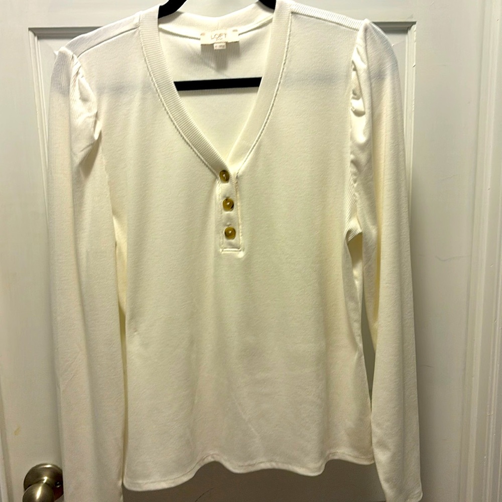 EUC. Loft Sz L. V Neck Cream color top